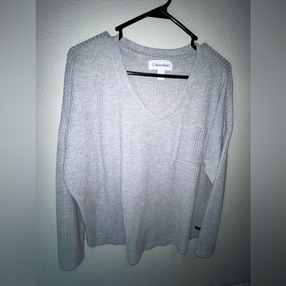 Size M Women’s Calvin Klein Long Sleeve - Picture 1 of 2